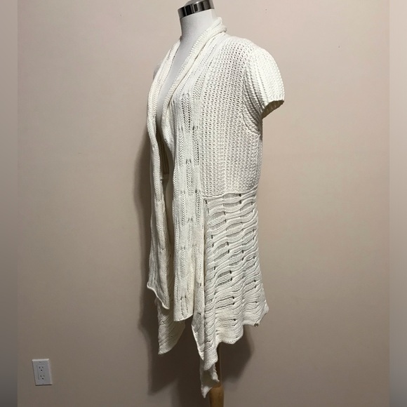Pure Handknit Women’s Cardigan - Picture 4 of 9